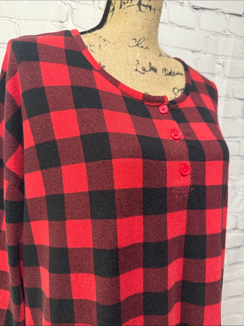 EUC 32 Degrees Heat Sleepwear Red and Black Buffalo Plaid Long Sleeve Nightgown - Picture 2 of 7